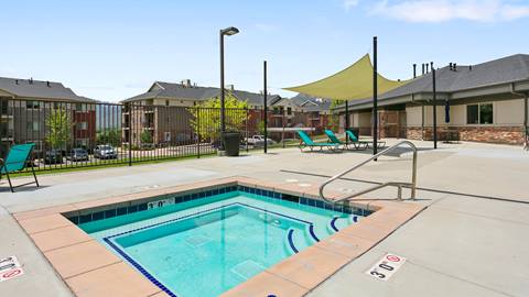 Image of hot tub located in common space of Wasatch Commons.