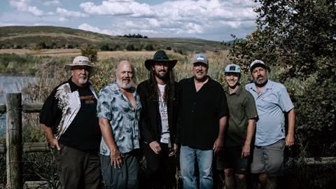 The Muddpuddle band members gathering for a photo.