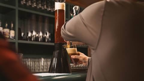 Man pouring beer at Edgar's après-ski bar in Deer Valley.