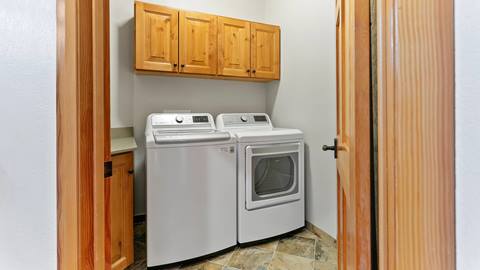 2436 Queen Esther laundry room