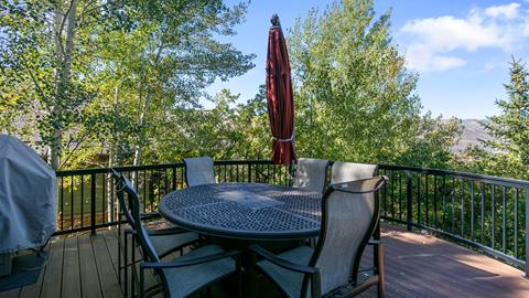 3630 Sun Ridge deck in the summer