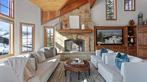 Living room in Deer Valley's rental home Bellemont 5 