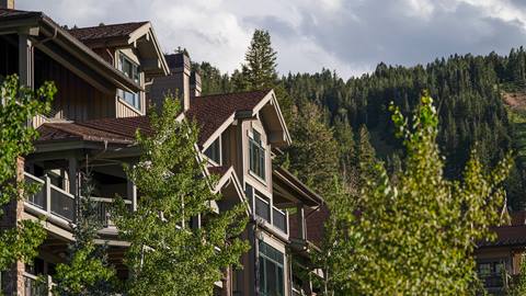 Exterior view of the Black Diamond Lodge taken during the summer.