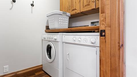 Grand Lodge 402 Laundry Room