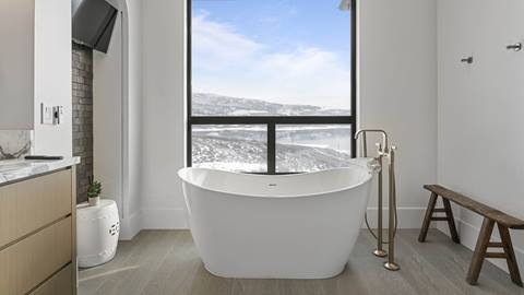 Freestanding tub in Deer Valley's luxury vacation rental SkyRidge 11494.