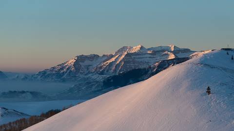 Breathtaking sunrise over the majestic mountains of Deer Valley.